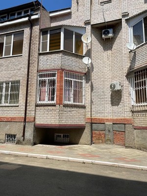 Продам машиноместо 19,2 м2, Розы Люксембург ул, 168-170, Армавир г