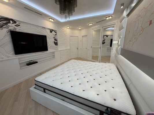 Продам трехкомнатную (3-комн.) квартиру, Мосфильмовская ул, 74кБ, Москва г