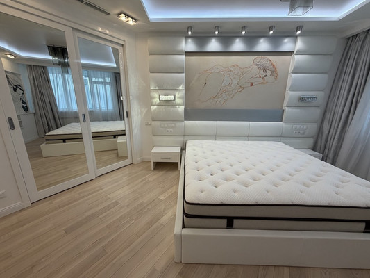 Продам трехкомнатную (3-комн.) квартиру, Мосфильмовская ул, 74кБ, Москва г
