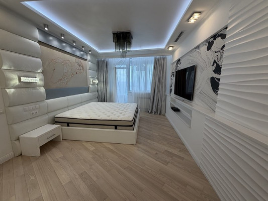 Продам трехкомнатную (3-комн.) квартиру, Мосфильмовская ул, 74кБ, Москва г