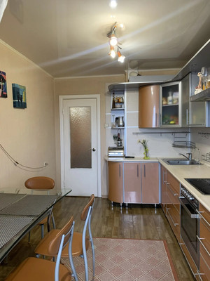 Продам двухкомнатную (2-комн.) квартиру, Хользунова ул, 60б, Воронеж г