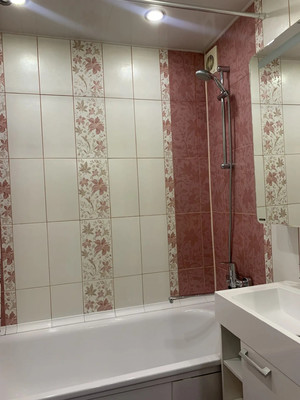 Продам двухкомнатную (2-комн.) квартиру, Хользунова ул, 60б, Воронеж г