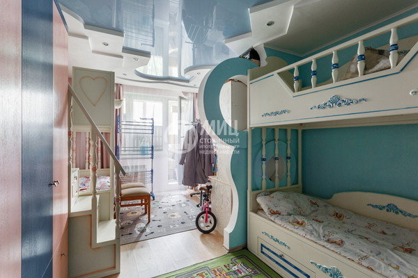 Продам трехкомнатную (3-комн.) квартиру, Международная ул, 22, Москва г
