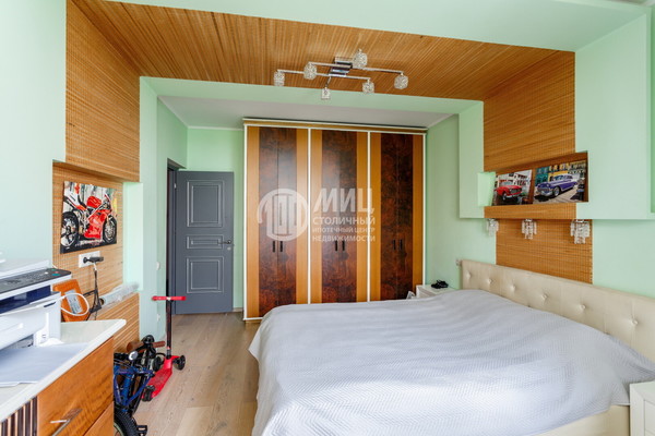 Продам трехкомнатную (3-комн.) квартиру, Международная ул, 22, Москва г