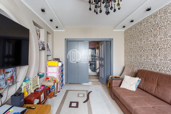 Продам трехкомнатную (3-комн.) квартиру, Международная ул, 22, Москва г