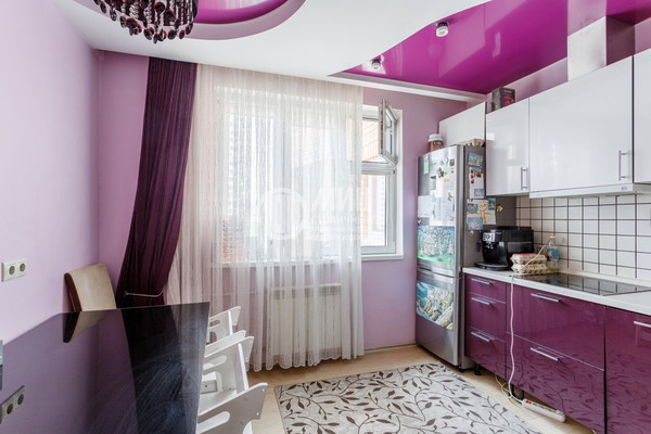 Продам трехкомнатную (3-комн.) квартиру, Международная ул, 22, Москва г