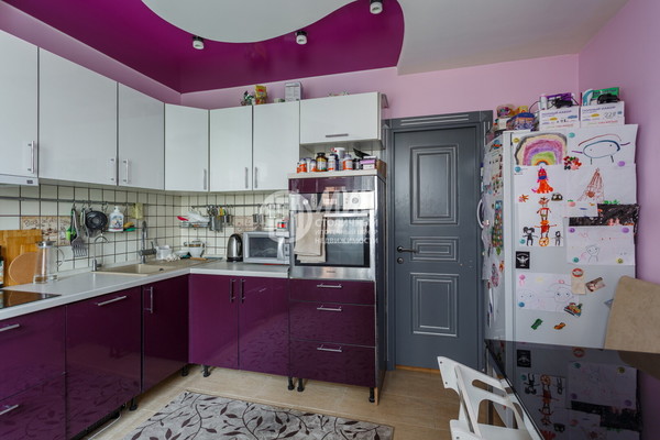 Продам трехкомнатную (3-комн.) квартиру, Международная ул, 22, Москва г