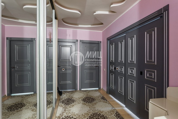 Продам трехкомнатную (3-комн.) квартиру, Международная ул, 22, Москва г