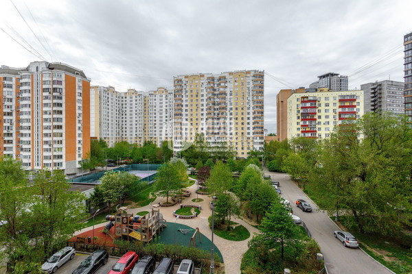 Продам трехкомнатную (3-комн.) квартиру, Международная ул, 22, Москва г