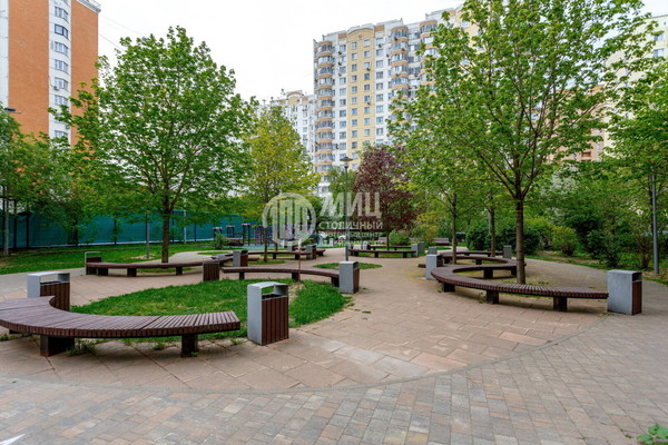 Продам трехкомнатную (3-комн.) квартиру, Международная ул, 22, Москва г