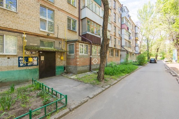 Продам двухкомнатную (2-комн.) квартиру, Коммунистический пр-кт, 27к3, Ростов-на-Дону г