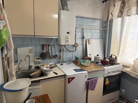 Продам трехкомнатную (3-комн.) квартиру, Кечкеметская ул, 79, Симферополь г