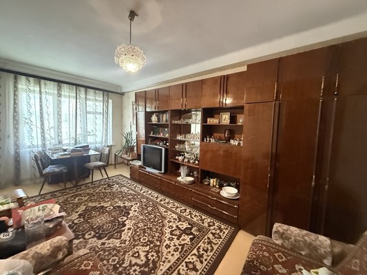 Продам трехкомнатную (3-комн.) квартиру, Кечкеметская ул, 79, Симферополь г