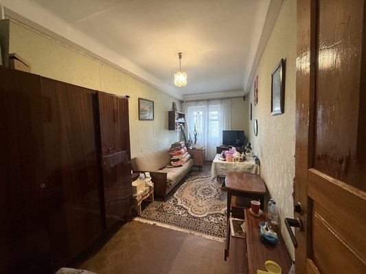 Продам трехкомнатную (3-комн.) квартиру, Кечкеметская ул, 79, Симферополь г