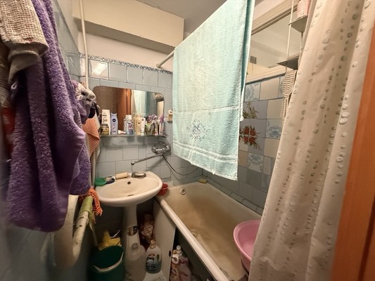 Продам трехкомнатную (3-комн.) квартиру, Кечкеметская ул, 79, Симферополь г