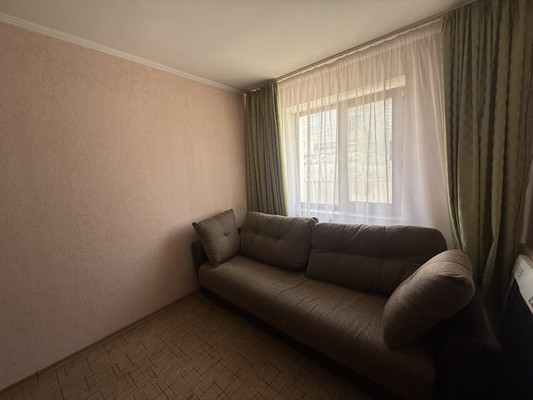 Продам трехкомнатную (3-комн.) квартиру, Лиственный пер, 5, Симферополь г