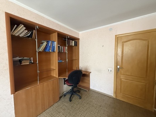 Продам трехкомнатную (3-комн.) квартиру, Лиственный пер, 5, Симферополь г