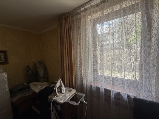 Продам трехкомнатную (3-комн.) квартиру, Лиственный пер, 5, Симферополь г
