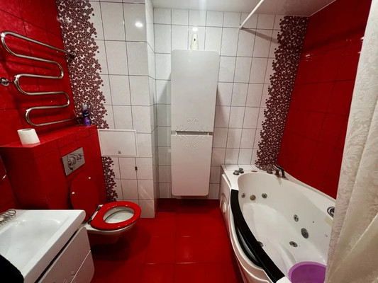 Продам трехкомнатную (3-комн.) квартиру, Октябрьский пр-кт, 18к2, Люберцы г