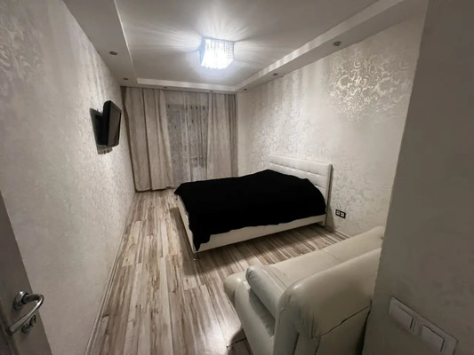 Продам трехкомнатную (3-комн.) квартиру, Октябрьский пр-кт, 18к2, Люберцы г