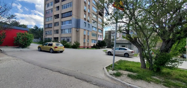 Продам двухкомнатную (2-комн.) квартиру, 51-й Армии ул, 111, Симферополь г