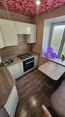 Продам двухкомнатную (2-комн.) квартиру, 35-й мкр, 10, Октябрьский г