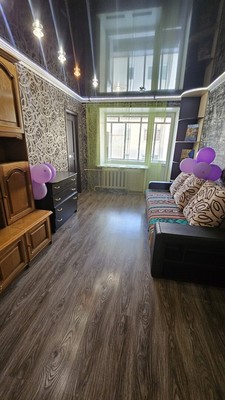 Продам двухкомнатную (2-комн.) квартиру, 35-й мкр, 10, Октябрьский г