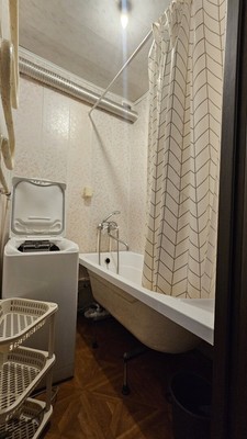Продам двухкомнатную (2-комн.) квартиру, 35-й мкр, 10, Октябрьский г