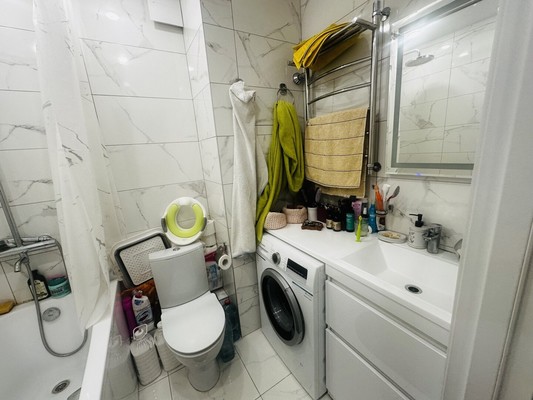 Продам двухкомнатную (2-комн.) квартиру, Исаковского ул, 20к2, Москва г