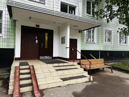 Продам двухкомнатную (2-комн.) квартиру, Исаковского ул, 20к2, Москва г