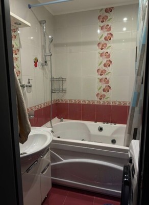 Продам трехкомнатную (3-комн.) квартиру, Международная ул, 22, Москва г