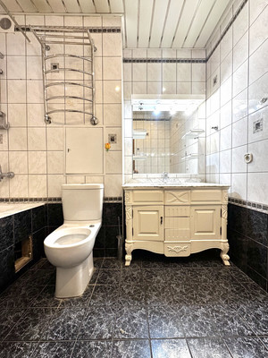 Продам трехкомнатную (3-комн.) квартиру, Старокачаловская ул, 14, Москва г
