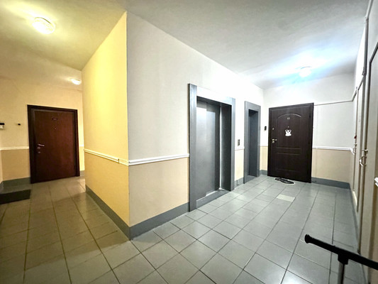 Продам трехкомнатную (3-комн.) квартиру, Старокачаловская ул, 14, Москва г