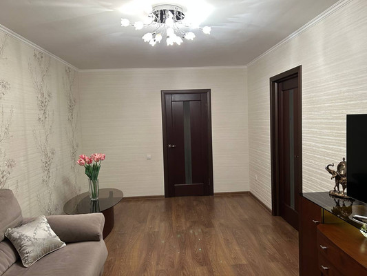 Продам трехкомнатную (3-комн.) квартиру, Железнодорожная ул, 6, Симферополь г