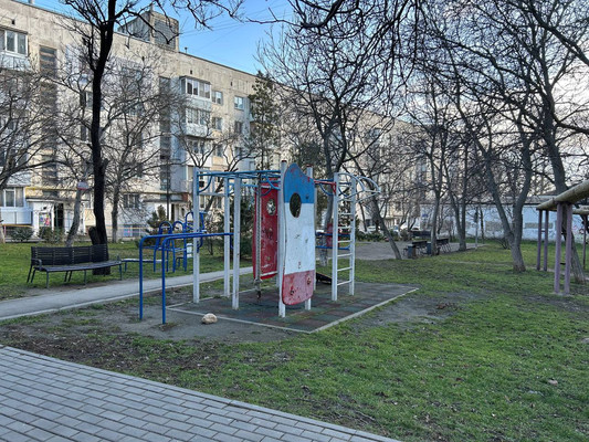 Продам трехкомнатную (3-комн.) квартиру, Железнодорожная ул, 6, Симферополь г