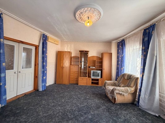 Продам трехкомнатную (3-комн.) квартиру, Крымчакский пер, 3, Симферополь г