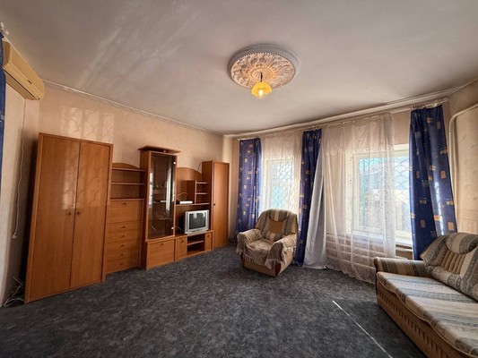 Продам трехкомнатную (3-комн.) квартиру, Крымчакский пер, 3, Симферополь г