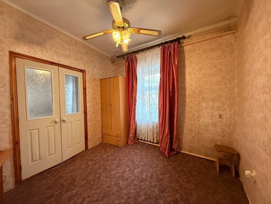 Продам трехкомнатную (3-комн.) квартиру, Крымчакский пер, 3, Симферополь г