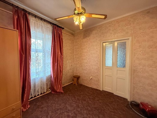 Продам трехкомнатную (3-комн.) квартиру, Крымчакский пер, 3, Симферополь г