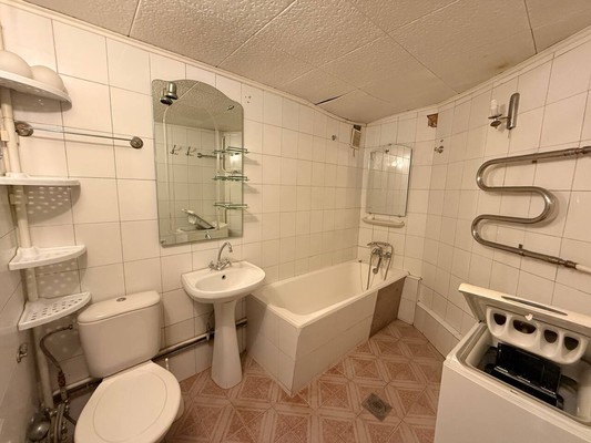 Продам трехкомнатную (3-комн.) квартиру, Крымчакский пер, 3, Симферополь г