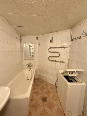 Продам трехкомнатную (3-комн.) квартиру, Крымчакский пер, 3, Симферополь г
