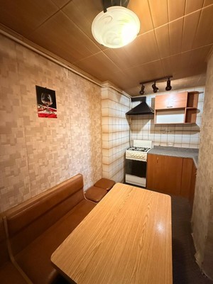 Продам трехкомнатную (3-комн.) квартиру, Крымчакский пер, 3, Симферополь г