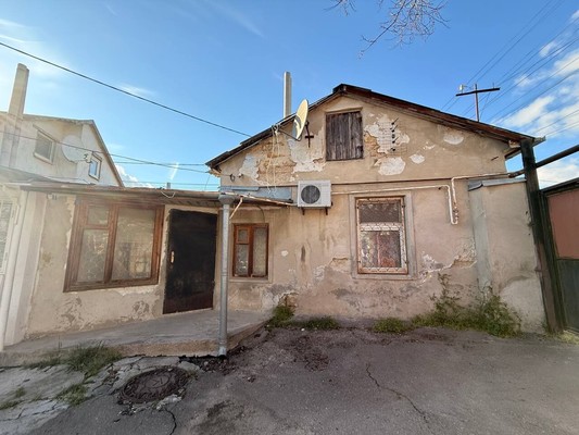 Продам трехкомнатную (3-комн.) квартиру, Крымчакский пер, 3, Симферополь г