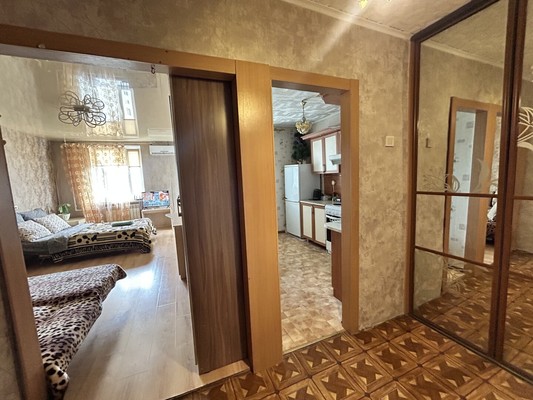 Продам однокомнатную (1-комн.) квартиру, Героев Сталинграда ул, 9, Симферополь г