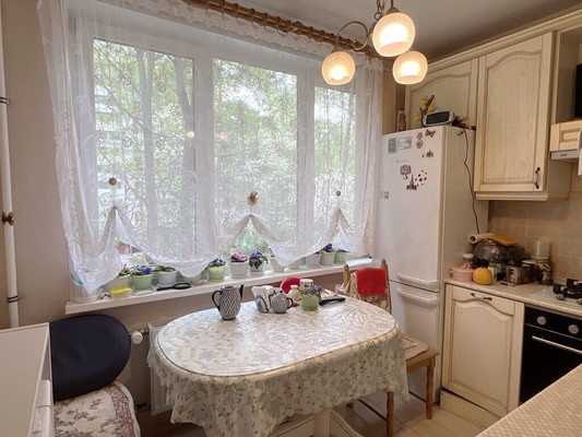 Продам двухкомнатную (2-комн.) квартиру, Альпийский пер, 11к1, Санкт-Петербург г