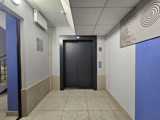 Продам трехкомнатную (3-комн.) квартиру, Борцов Революции ул, 1ак4, Пермь г