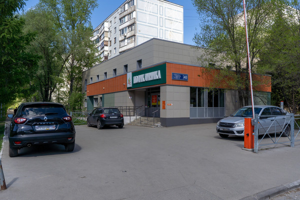 Продам трехкомнатную (3-комн.) квартиру, Адоратского ул, 27ка, Казань г