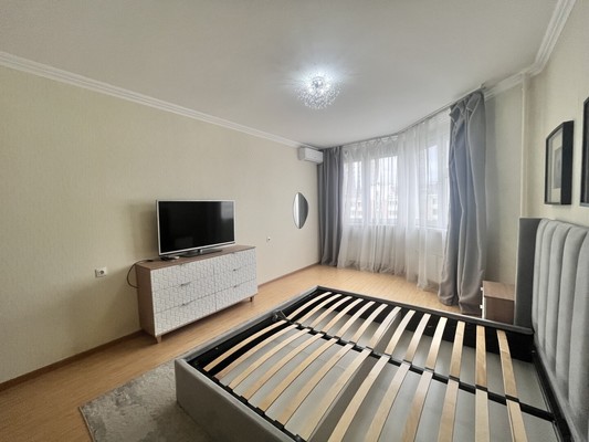 Продам однокомнатную (1-комн.) квартиру, Большая Очаковская ул, 5, Москва г