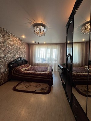 Продам двухкомнатную (2-комн.) квартиру, Школьная ул, 64ка, Холмск г