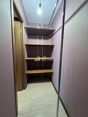 Продам двухкомнатную (2-комн.) квартиру, Школьная ул, 64ка, Холмск г